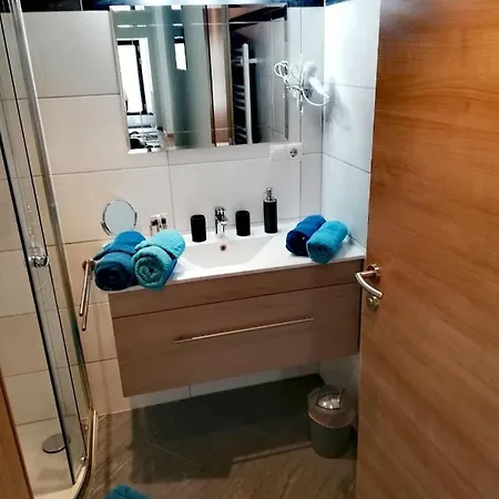 Kristall Apartament Tux