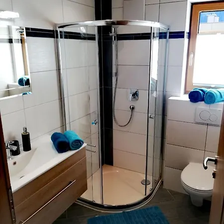 Kristall Apartament Tux